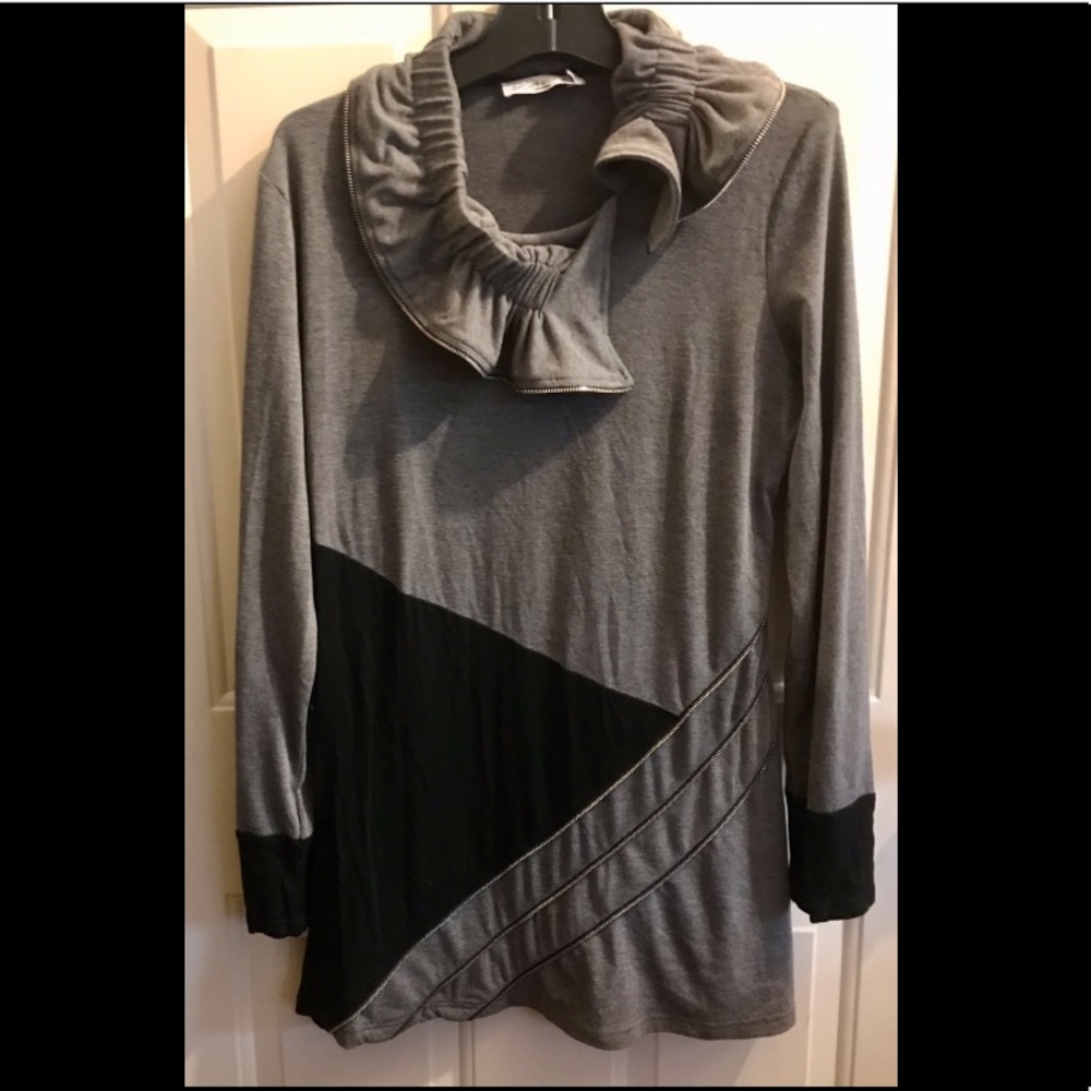 Unique gray & black zipper detail tunic/top